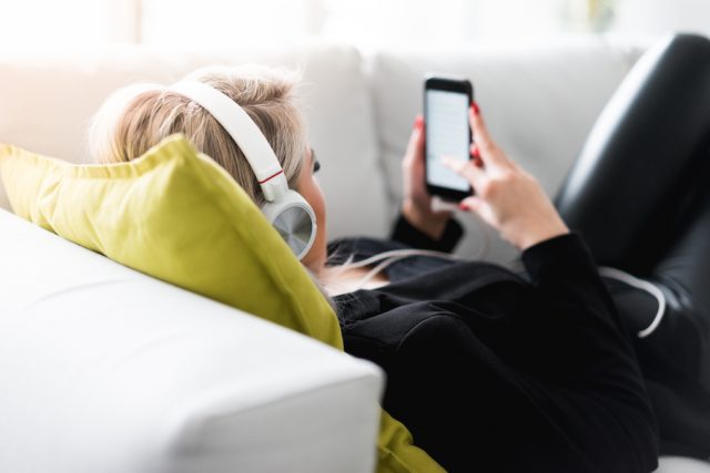 How To Listen To A Podcast - StarQuest Media